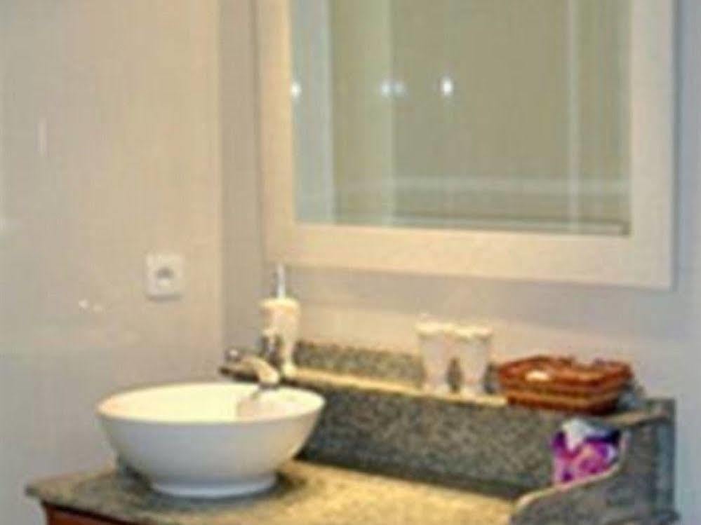 Chambres d'Hôtes La Luzernière Saint-Denis-de-Pile Esterno foto